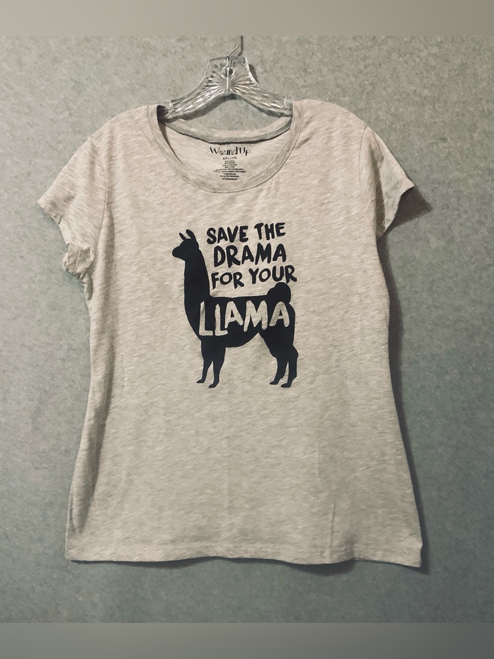 Wound Up Women’s Light Gray Llama Graphic Tee XXL